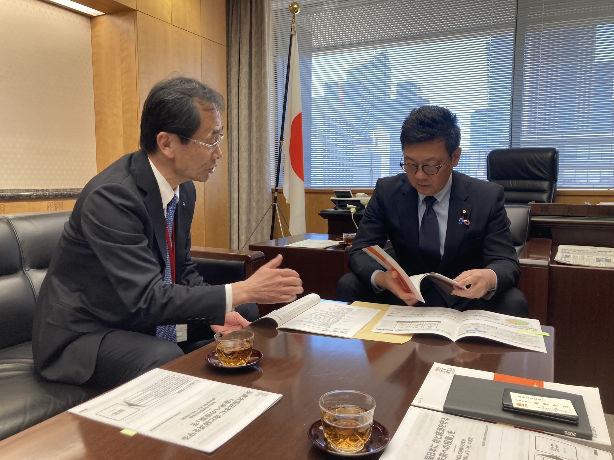 提言、で終わらない　～わが国の防災･減災体制の抜本的強化に向け手交･建議を展開～